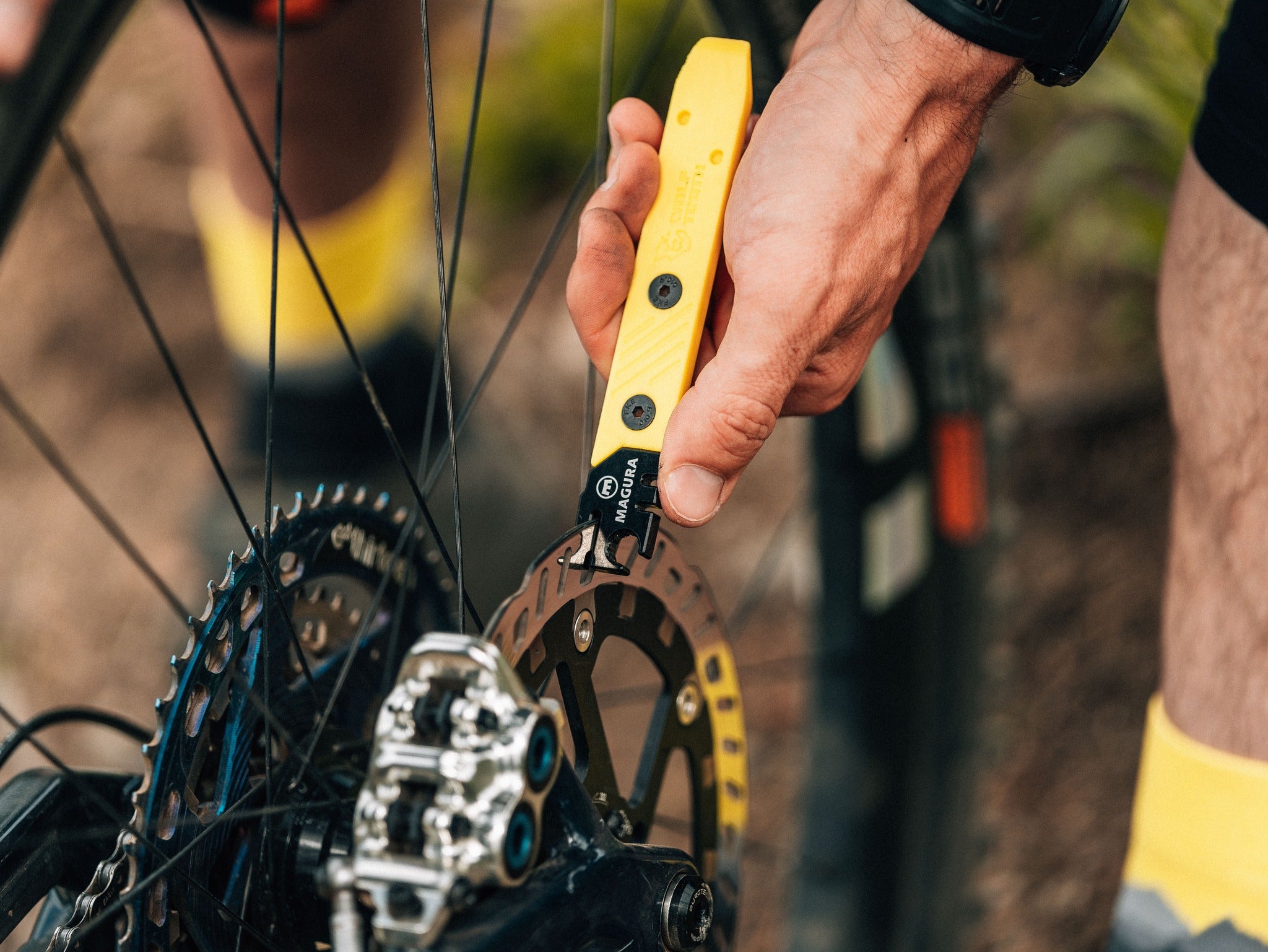 Multi Herramienta para frenos de disco + Wolf Tooth 8-Bit Pack Pliers