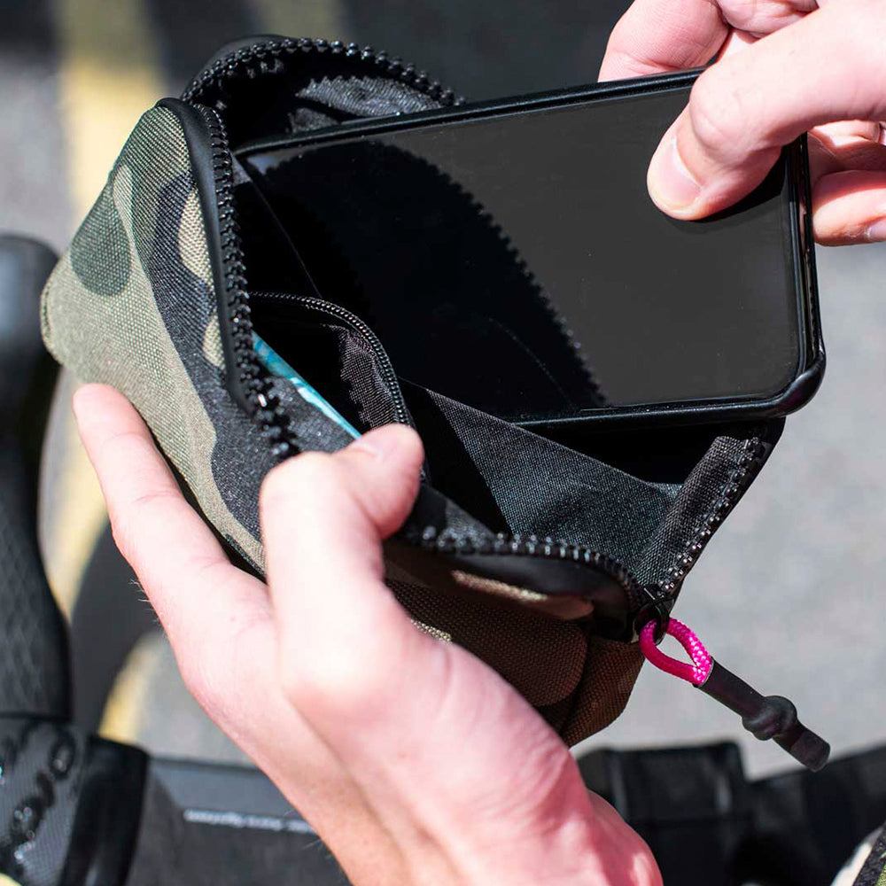 Muc-Off Estuche para Articulos Esenciales – Camuflaje