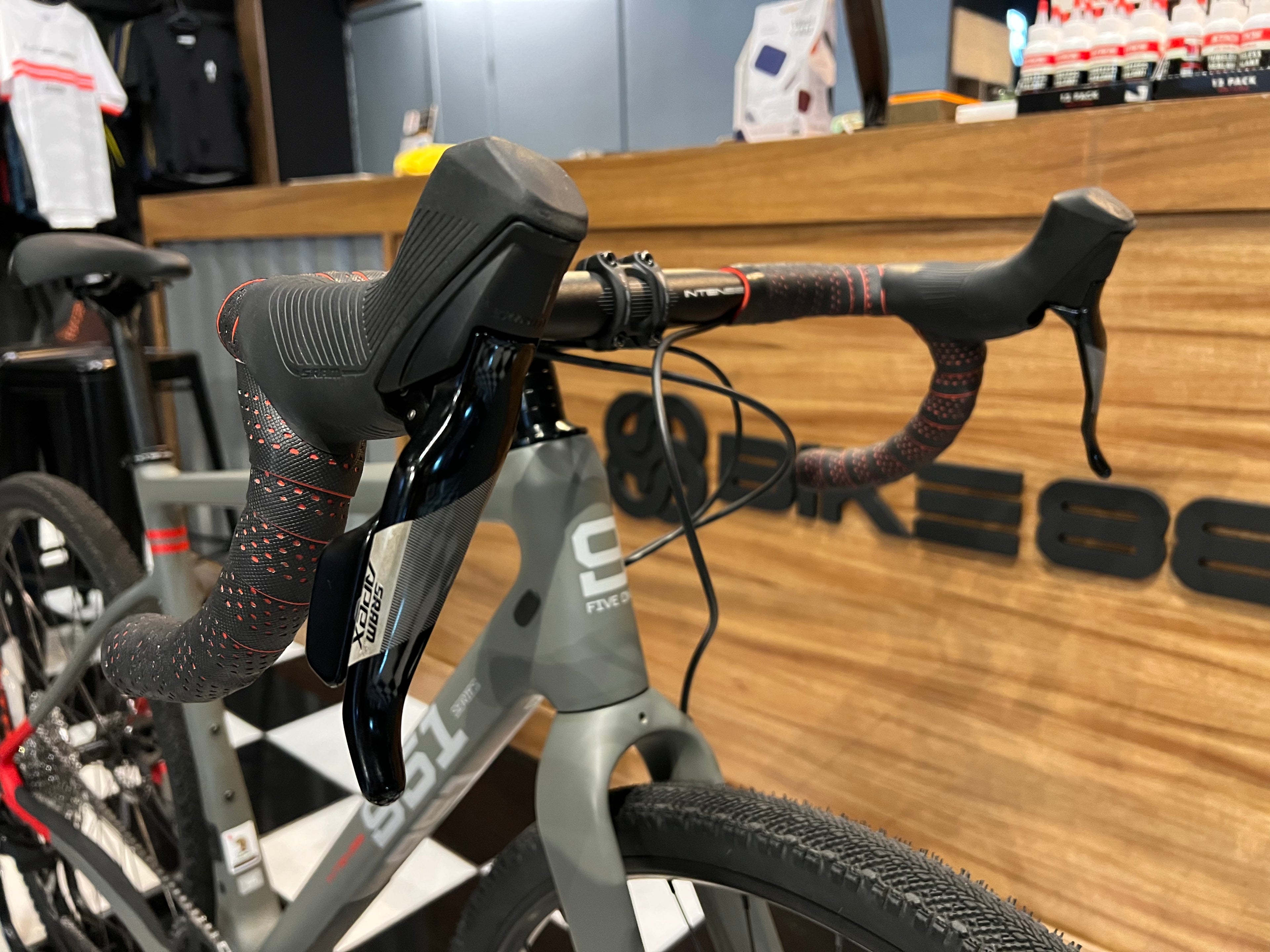 Bicicleta GRAVEL Intense 951 Monument Grey APEX X1 Full Carbon Talla M