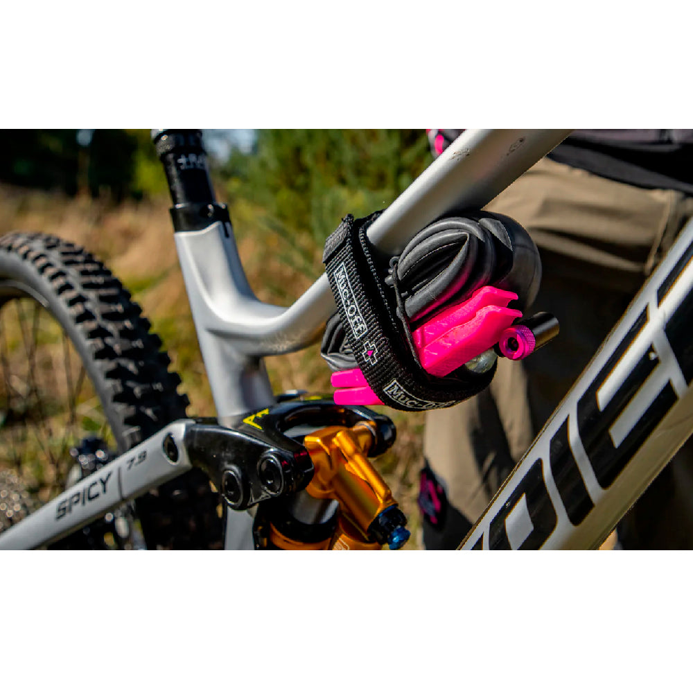 Muc-Off – Correa con Bolsa Impermeable para Accesorios
