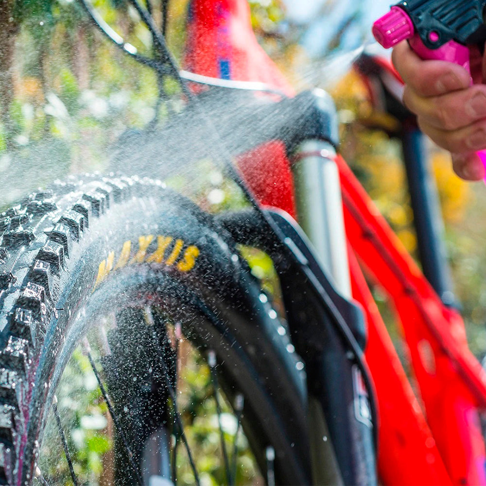 Muc-Off Paquete Limpiador + Protector de Bicicleta
