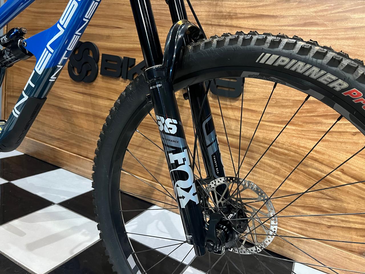 Bicicleta MTB Intense Primer 29 EXPERT Blue Carbon Talla L