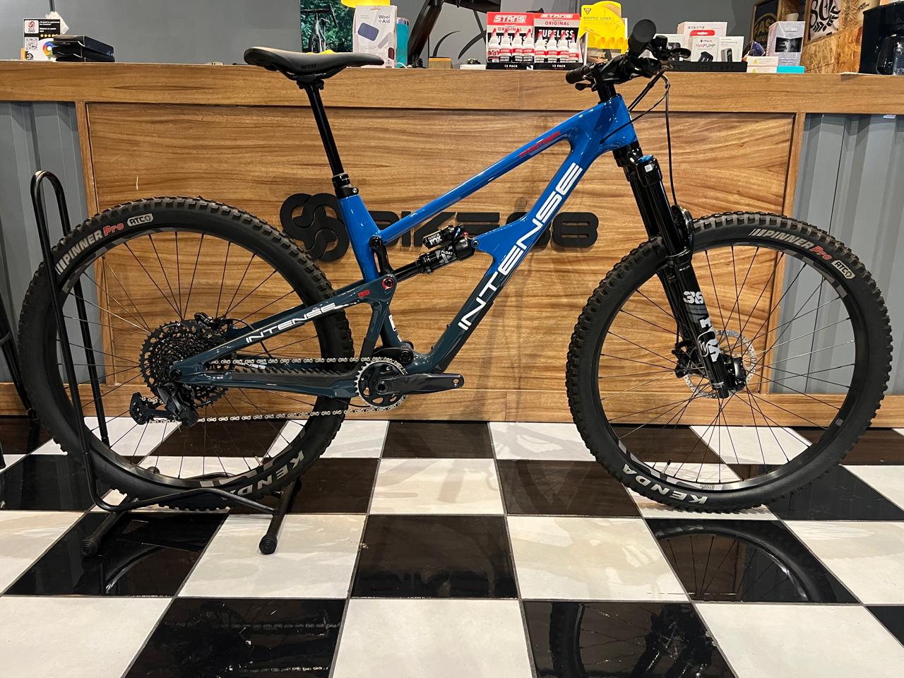 Bicicleta MTB Intense Primer 29 EXPERT Blue Carbon Talla L