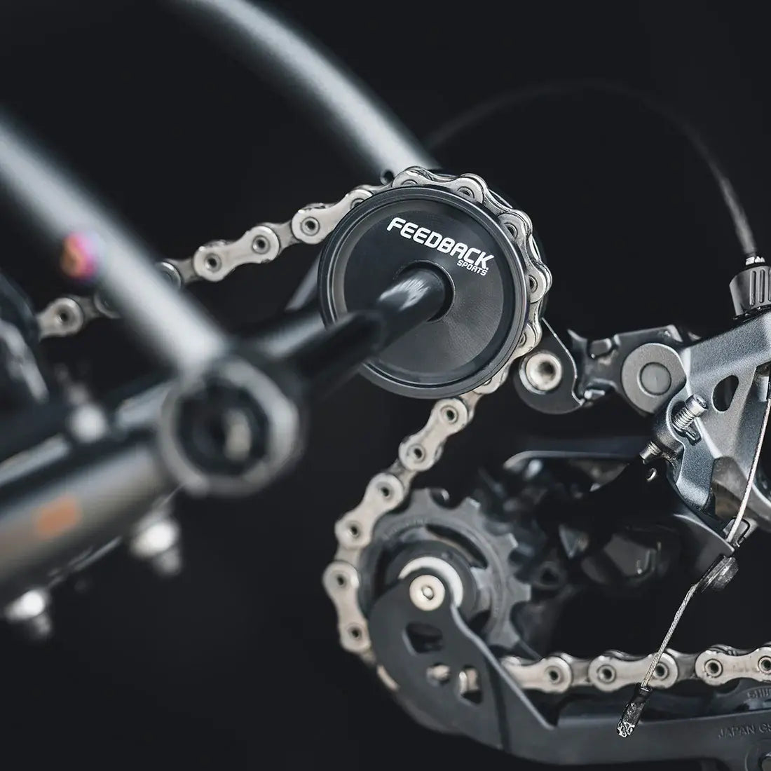 FEEDBACK THRU-AXLE CHAIN KEEPER