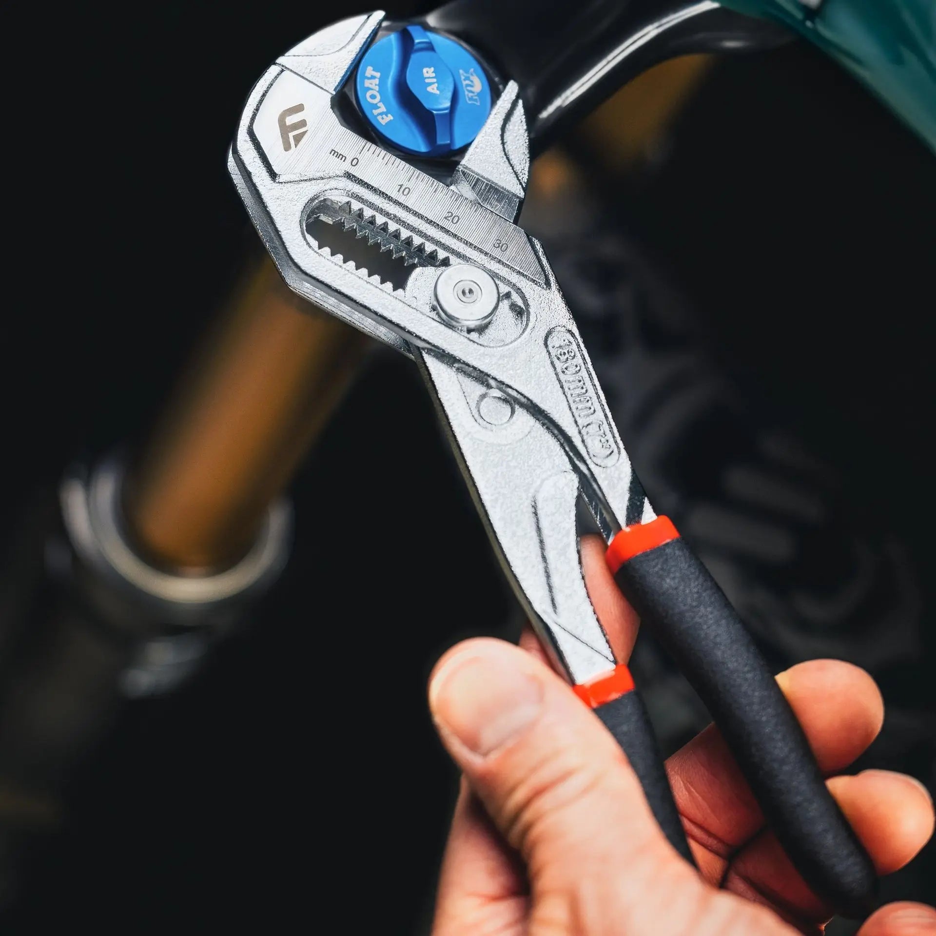 FEEDBACK SPORTS PINZA AJUSTABLE CON MORDAZAS PARALELAS