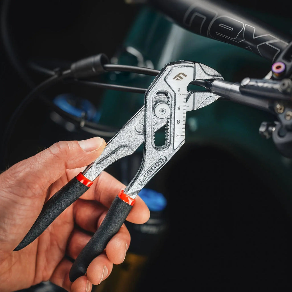 FEEDBACK SPORTS PINZA AJUSTABLE CON MORDAZAS PARALELAS