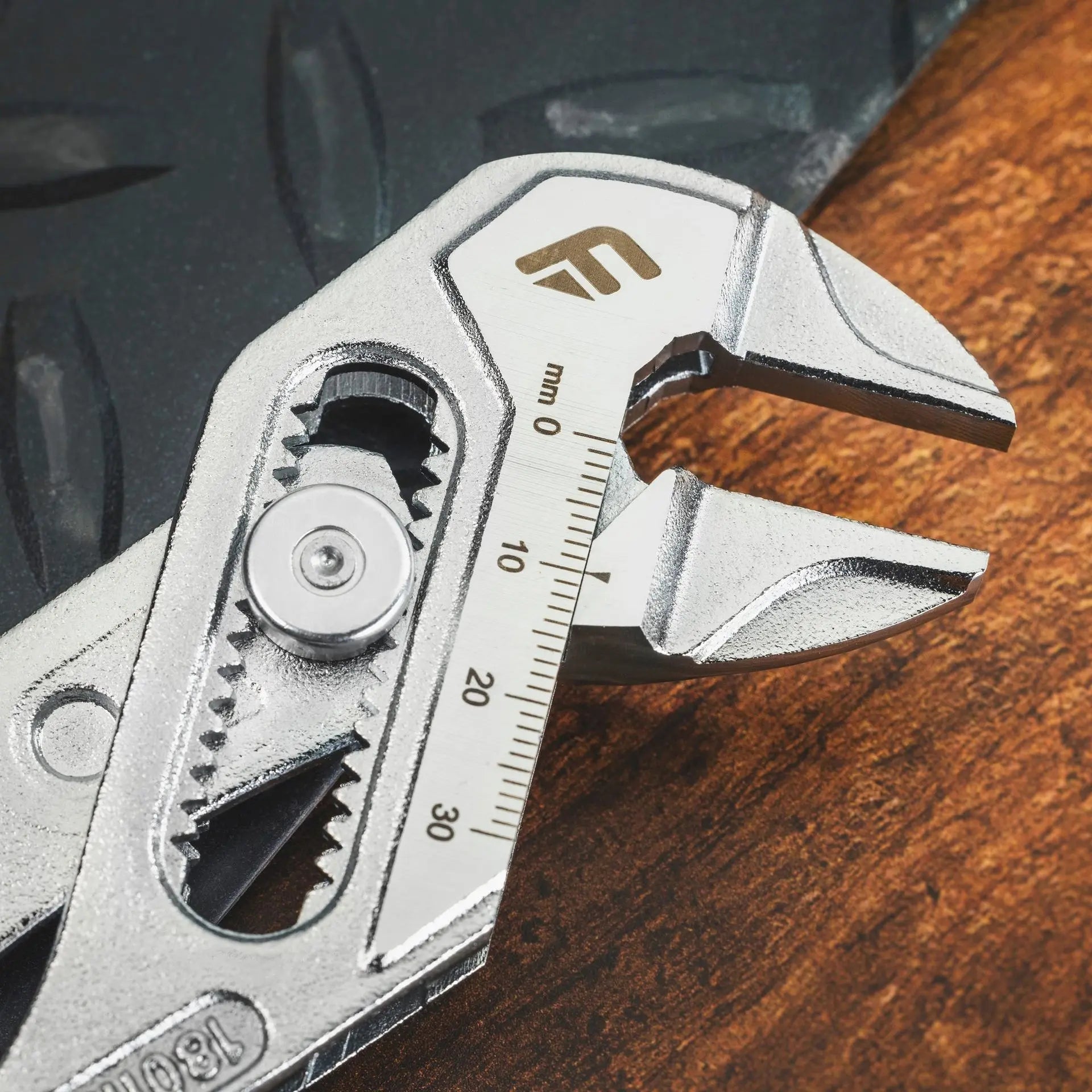 FEEDBACK SPORTS PINZA AJUSTABLE CON MORDAZAS PARALELAS