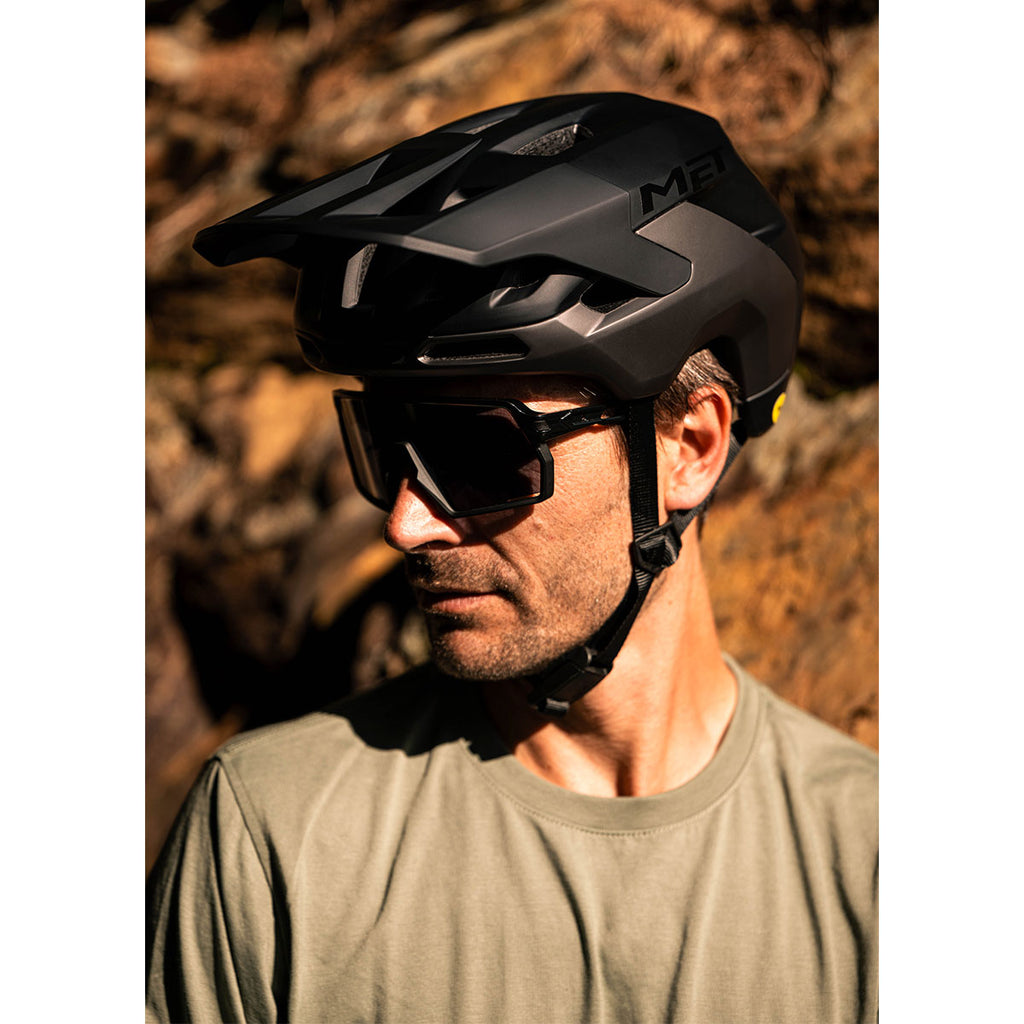 Casco MET REVO MIPS
